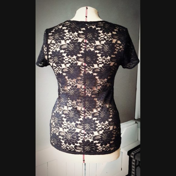 Forever 21 Black Floral Lace Top Size M - Picture 11 of 13